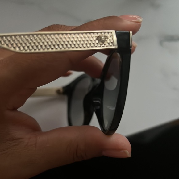 Versace Women Fashion Sunglasses - Picture 8 of 11